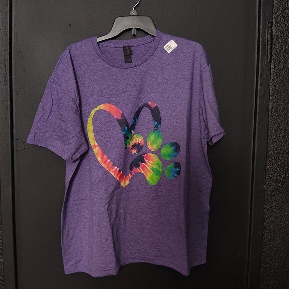 NEW WITH TAGS Gildan Softstyle Rainbow Heart Paw Print T-Shirt - Picture 1 of 3